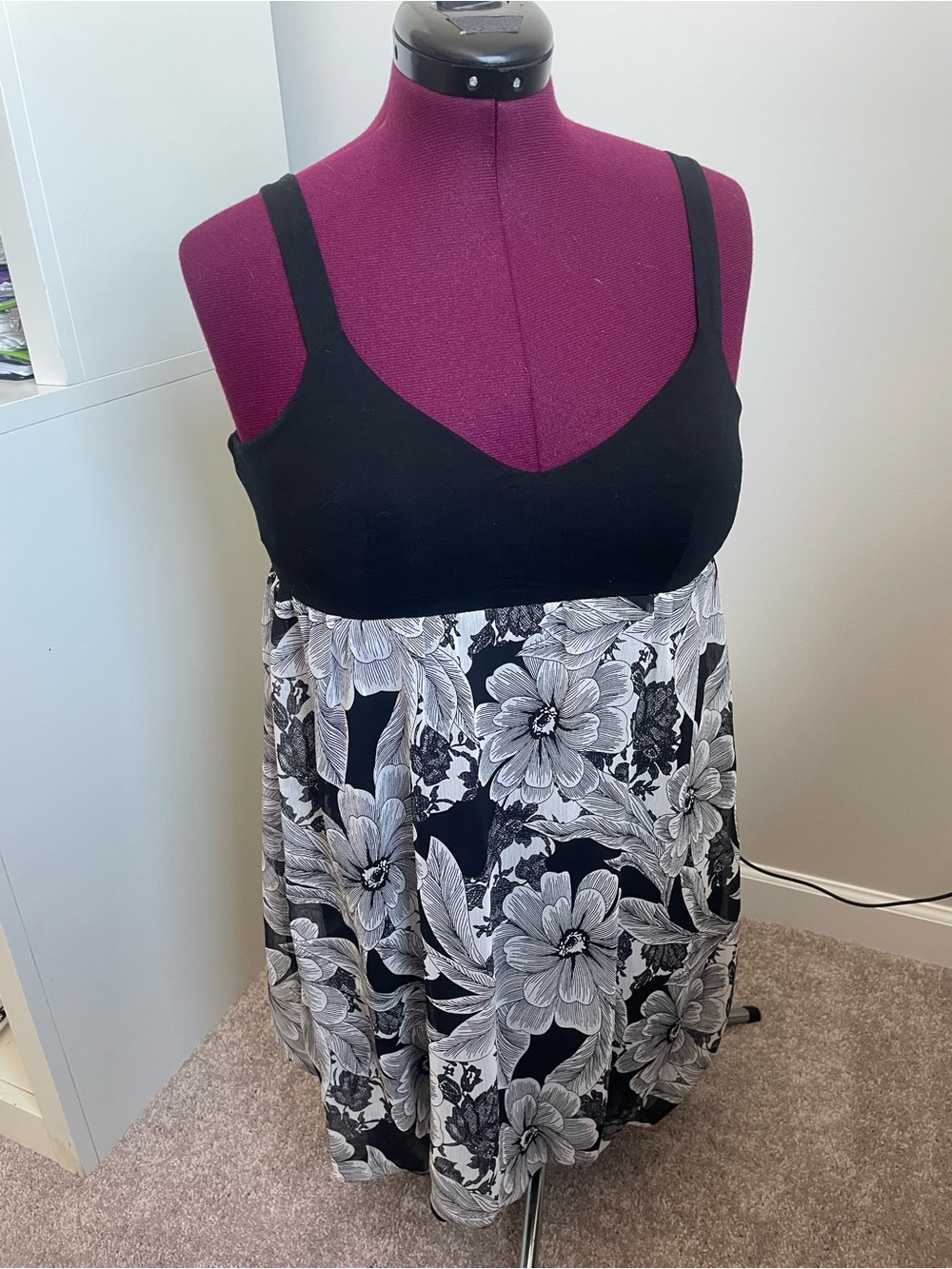 BRAND NEW 🖤 F21 Floral Bubble Dress